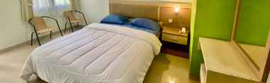 Bedroom 2 Mawar Indah Hotel near Stasiun Balapan Solo Mitra RedDoorz