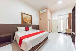 RedDoorz near Kejaksan Station Cirebon, USD 19.48