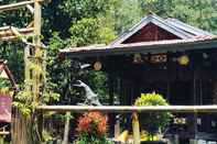 Lobi Saung Singkur Riverside