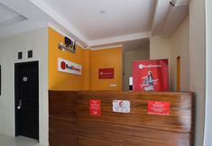 Lobi 5 Reddoorz Syariah near Solo Square Mall