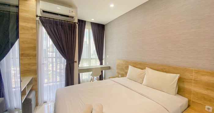 Kamar Tidur Comfortable and Restful Studio at Ciputra World 2 Apartment By Travelio