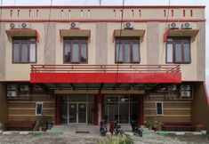 Others 5 RedDoorz near RS Adam Malik Medan 2
