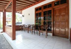Others 7 RedDoorz Plus near Alun Alun Selatan 2