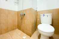 In-room Bathroom Strategic and Comfort 2BR at Green Pramuka City Apartment By Travelio
