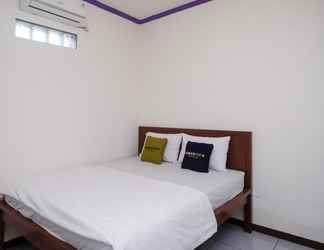 Kamar Tidur 2 Urbanview Syariah Zidney 3 Salatiga by RedDoorz