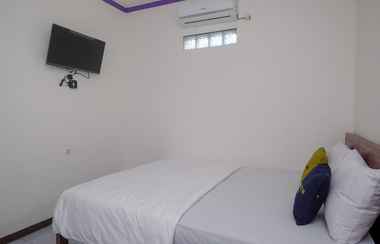 Kamar Tidur 2 Urbanview Syariah Zidney 3 Salatiga by RedDoorz