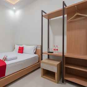 Bedroom1RedDoorz Syariah @ Boemi Guesthouse Tasikmalaya,Cigalontang飯店