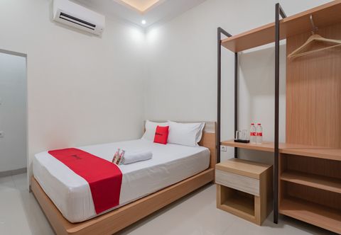 ห้องนอน RedDoorz Syariah @ Boemi Guesthouse Tasikmalaya