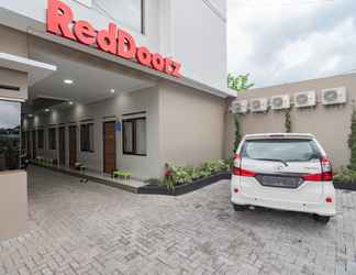 Exterior 2 RedDoorz Syariah @ Boemi Guesthouse Tasikmalaya