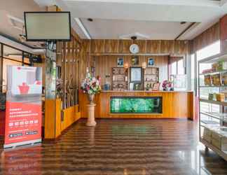 Lobby 2 RedDoorz near Danau Toba Parapat