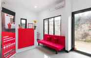 Lobby 4 RedDoorz Plus near Trans Studio Cibubur 2.