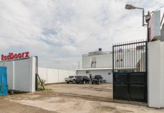 Exterior 4 RedDoorz near Opi Mall Palembang 2