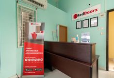 Lobby 3 RedDoorz near Opi Mall Palembang 2