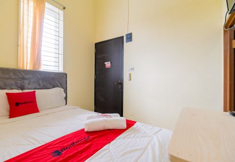 Others RedDoorz near Opi Mall Palembang 2