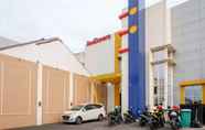 Others 2 RedDoorz near Moro Mall Purwokerto 2