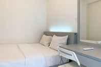 Bilik Tidur Stylish and Nice 1BR at Tokyo Riverside PIK 2 Apartment By Travelio