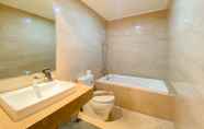 Toilet Kamar 5 Minimalist and Nice 2BR at Menteng Park Apartment By Travelio