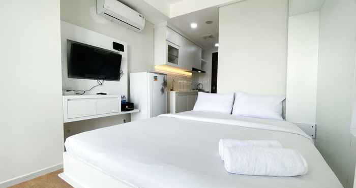 Kamar Tidur Modern and New Studio at Daan Mogot City Apartment By Travelio