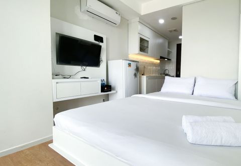 Bedroom Modern and New Studio at Daan Mogot City Apartment By Travelio