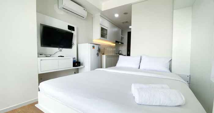 Bedroom Modern and New Studio at Daan Mogot City Apartment By Travelio