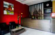 Lobi 3 RedDoorz Plus near Amplaz Yogyakarta