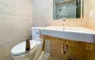 In-room Bathroom 4 Modern and Comfort Studio Apartment at Menteng Park By Travelio