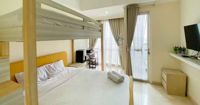 ห้องนอน Modern and Comfort Studio Apartment at Menteng Park By Travelio