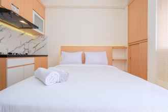 Kamar Tidur 4 Comfy and Nice Studio at Green Pramuka City Apartment By Travelio