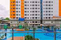 Swimming Pool Comfy and Nice Studio at Green Pramuka City Apartment By Travelio