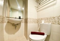In-room Bathroom 6 Simply Look and Warm Studio Tamansari Iswara Apartment By Travelio