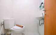 Toilet Kamar 4 Cozy and Simply Look Studio Evenciio Margonda Apartment By Travelio