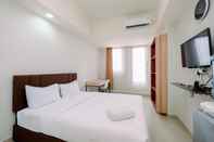 Kamar Tidur Cozy and Simply Look Studio Evenciio Margonda Apartment By Travelio