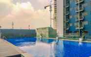 Kolam Renang 5 Cozy and Simply Look Studio Evenciio Margonda Apartment By Travelio