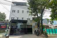 Luar Bangunan RedDoorz near Central Park Mall