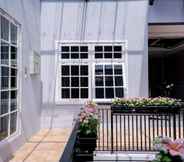 Exterior 2 RedDoorz Premium near RS Pondok Indah