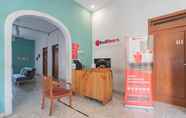 Lobby 2 RedDoorz near Exit Toll Tanah Baru Bogor