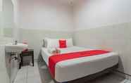 Kamar Tidur 5 RedDoorz @ Komplek Pontianak Mall