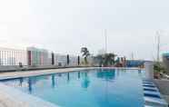 Hồ bơi 6 RedDoorz @ Melbourne Suites Makati
