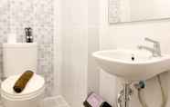 In-room Bathroom 4 Comfortable and Homey Studio Tokyo Riverside PIK 2 Apartment By Travelio