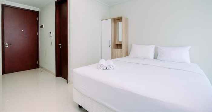 ห้องนอน Simply and Comfort Stay Studio Green Sedayu Apartment By Travelio