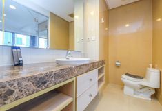 In-room Bathroom 6 Comfy and Exclusive Studio Kemang Mansion Apartment By Travelio
