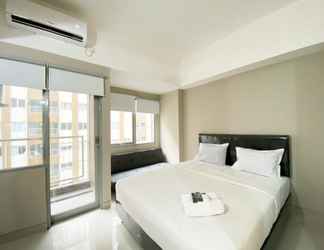 Kamar Tidur 2 Minimalist Studio Gateway Park LRT City Bekasi Apartment By Travelio