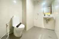 Toilet Kamar Simply Studio Gateway Park LRT City Bekasi Apartment By Travelio