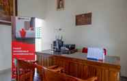 Lobby 3 RedDoorz near Stadion 45 Karanganyar