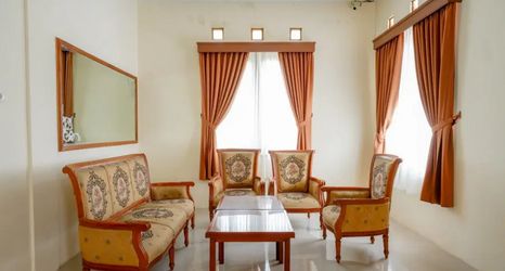 Khác 2 RedDoorz near Stadion 45 Karanganyar