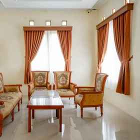 Others1RedDoorz near Stadion 45 Karanganyar,Gondangrejo飯店