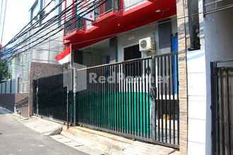 Bangunan 4 Snow White Residence near Grogol Mitra RedDoorz