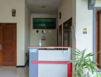 Lobi 2 Kemang Place near Lippo Mall Kemang Mitra RedDoorz