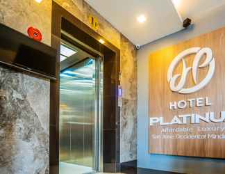 Sảnh chờ 2 RedDoorz Plus @ Hotel Platinum Occidental Mindoro