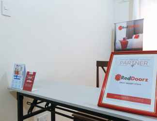 ภายนอกอาคาร 2 RedDoorz Plus @ Remarkable Hotel Alcala Pangasinan